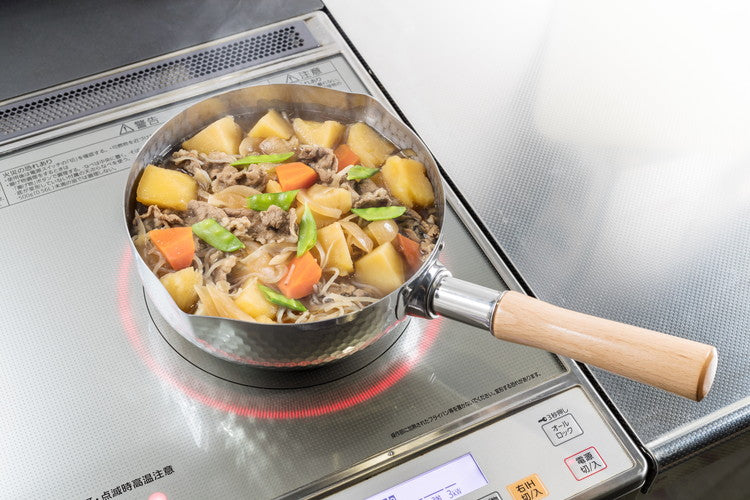 雪平鍋 20cm 煌六花 鍋 片手 片手鍋 20cm 鍋 ステンレス 調理器具 槌目 注ぎ口 行平鍋 雪平 なべ メモリ 目盛り シルバー ガス キッチン用品 ゆきひら シンプル 直火 日本製 オール熱源(代引不可)