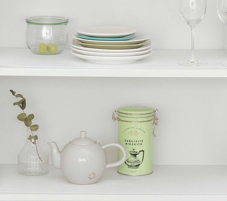 食器棚シート 奥行30cm×500cm 敷きズレしにくい 防虫 消臭 抗菌 防カビ 食器 シート キッチン シンク下 引き出し 棚 引き出しシート フリーカット 収納 棚板保護 日本製 ホワイト 東和産業