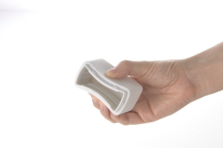 リッチェル hover(ホバー) マグネット石けんケース ホワイト 洗濯石けんケース 石鹸ケース 部分洗い フタつき 磁石(代引不可)