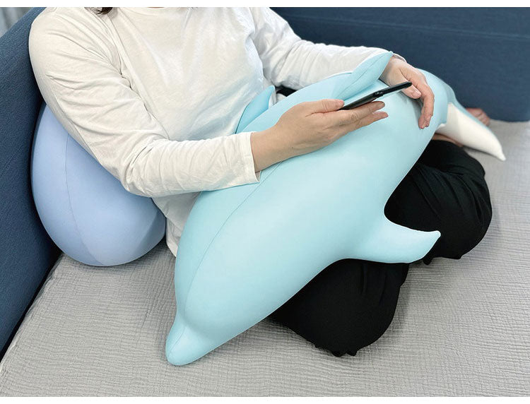 はぐもぐいるか 抱き枕 MOGU モグ パウダービーズ イルカ いるか ビーズ ビーズクッション 枕 まくら ぬいぐるみ 人気 かわいい ギフト プレゼント 贈り物 もちもち もっちり おしゃれ 小さい(代引不可)