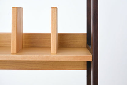 一生紀 本棚 ツートン 幅45cm シェルフ アルダー無垢材 木製 棚 単品 ラック オープンラック ブックスタンド付き スリム かわいい おしゃれ 北欧 ISSEIKI LIBER(代引不可)