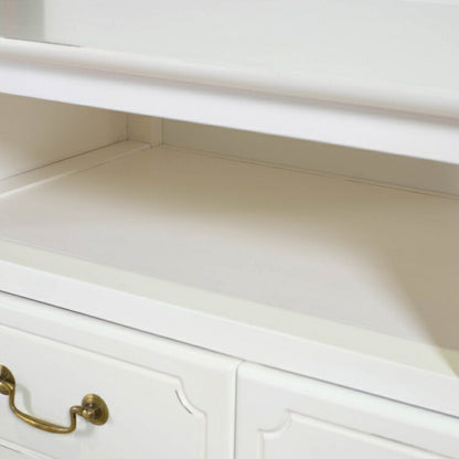 ローボード 幅112cm マホガ二ー材 完成品 ホワイト 高級感 エレガント ホワイト テレビ台 TV台 テレビボード リビングボード 収納 天然木 木製 引き出し 大容量 コンパクト 省スペース 上品 優雅(代引不可)