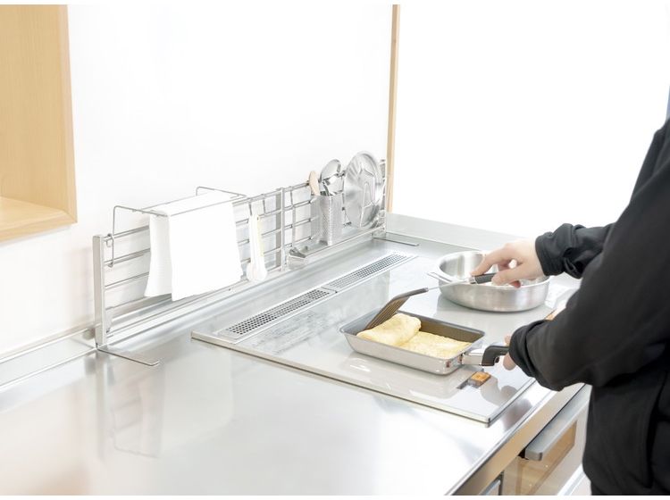 伸縮式 シンク奥スタンド 幅62~90cm DX ふきん掛け/フック/箸立て/まな板スタンド 付属 置き型 キッチンラック キッチン収納 ステンレス シンク奥 コンロ奥ラック コンロラック(代引不可)