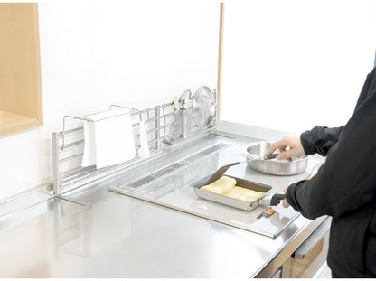 伸縮式 シンク奥スタンド 幅62~90cm DX ふきん掛け/フック/箸立て/まな板スタンド 付属 置き型 キッチンラック キッチン収納 ステンレス シンク奥 コンロ奥ラック コンロラック(代引不可)