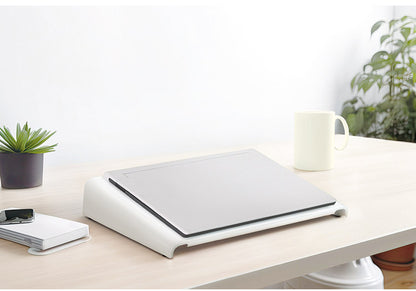 日本製 ノートPCラック 幅34cm PC操作に 傾斜ラック ノートパソコンラック 頑丈 スチール製 ブラック ホワイト 黒 白 リモートワーク 在宅勤務 卓上ラック PCラック 棚 デスク 机(代引不可)