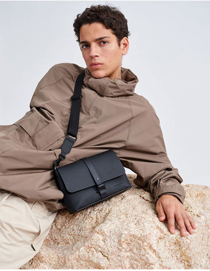 【国内正規品】 Gaston Luga ガストンルーガ Splash Crossbody Bag ショルダーバッグ クロスバッグ 斜めかけ 肩かけ クラッチ カバン 1.9L 撥水 防水 ポケット エコ おしゃれ 北欧 CB100 CB104