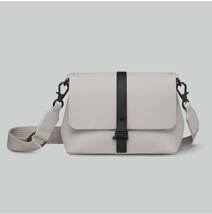 【国内正規品】 Gaston Luga ガストンルーガ Splash Crossbody Bag ショルダーバッグ クロスバッグ 斜めかけ 肩かけ クラッチ カバン 1.9L 撥水 防水 ポケット エコ おしゃれ 北欧 CB100 CB104