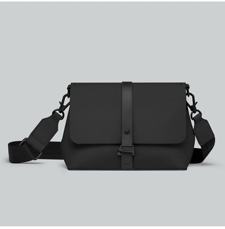 【国内正規品】 Gaston Luga ガストンルーガ Splash Crossbody Bag ショルダーバッグ クロスバッグ 斜めかけ 肩かけ クラッチ カバン 1.9L 撥水 防水 ポケット エコ おしゃれ 北欧 CB100 CB104