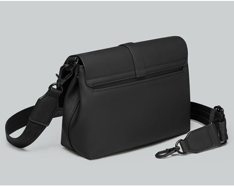 【国内正規品】 Gaston Luga ガストンルーガ Splash Crossbody Bag ショルダーバッグ クロスバッグ 斜めかけ 肩かけ クラッチ カバン 1.9L 撥水 防水 ポケット エコ おしゃれ 北欧 CB100 CB104
