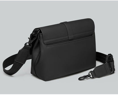 【国内正規品】 Gaston Luga ガストンルーガ Splash Crossbody Bag ショルダーバッグ クロスバッグ 斜めかけ 肩かけ クラッチ カバン 1.9L 撥水 防水 ポケット エコ おしゃれ 北欧 CB100 CB104