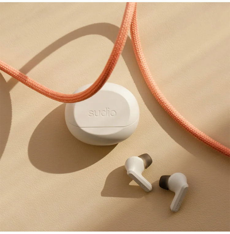 【国内正規品】 sudio A3 Pro カナル型完全ワイヤレスイヤホン Bluetooth アクティブノイズキャンセリング SBC 防水 IPX4 マイク 音声アシスタント イヤーチップ コンパクト USB TypeC 北欧 おしゃれ