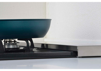 日本製 燕三条 頑丈フラット排気口カバー 耐荷重20kg 幅60cm用 ステンレス製 排気口 カバー コンロ奥ラック レンジガード コンロラック 油はねガード ロータイプ スリム フラット スマート キッチン(代引不可)