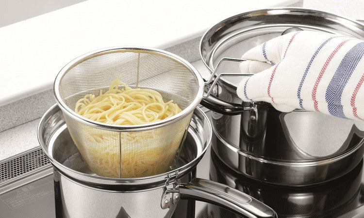深型片手鍋18 パスタポット 目皿付 ガラス蓋付 ザル付き(代引不可)