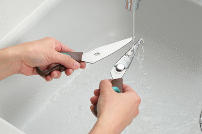 コンパクトキッチンハサミ 収納ケース付 やわらかグリップ 手が痛くなりにくい 食品 袋 カット ウロコ取り