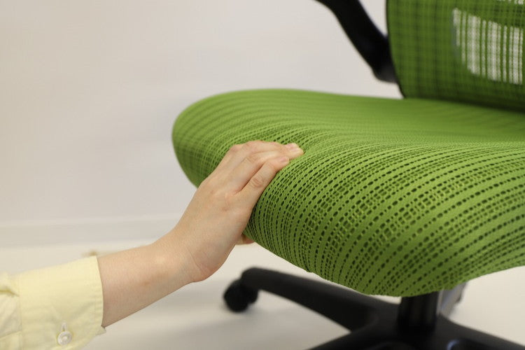 オフィスチェア アームアップ肘 マエストロ7 アームアップチェア メッシュバック ハイバック デスクチェア ロッキング ヘッドレスト パソコンチェア 事務椅子 肘付き(代引不可)