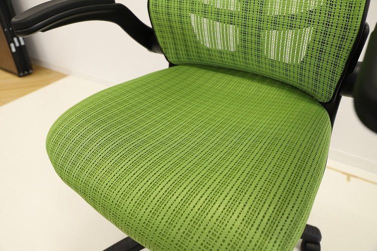 オフィスチェア アームアップ肘 マエストロ7 アームアップチェア メッシュバック ハイバック デスクチェア ロッキング ヘッドレスト パソコンチェア 事務椅子 肘付き(代引不可)