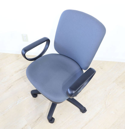 選べるタイプ肘 オフィスチェア 体圧分散チェア 座面にモールドウレタンを採用 長時間座りやすい 肘付き ループ肘 T字肘 ロッキング 耐久性 デスクチェア イス 事務椅子 布張り キャスター(代引不可)