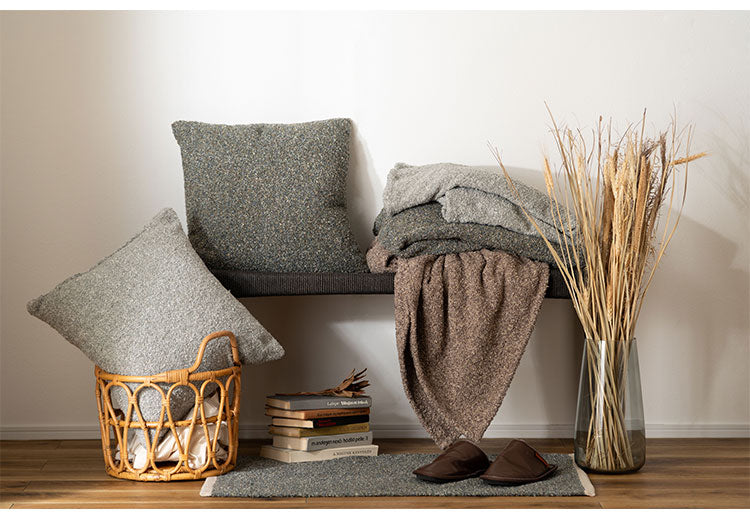 マット ブラウン 茶色 長方形 おしゃれ キッチン ブークレ生地 くすみカラー 玄関 無地 シンプル 四角 リビング もこもこ 北欧 モダン 小さめ ベッドサイド(代引不可)