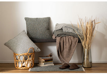 マット ブラウン 茶色 長方形 おしゃれ キッチン ブークレ生地 くすみカラー 玄関 無地 シンプル 四角 リビング もこもこ 北欧 モダン 小さめ ベッドサイド(代引不可)