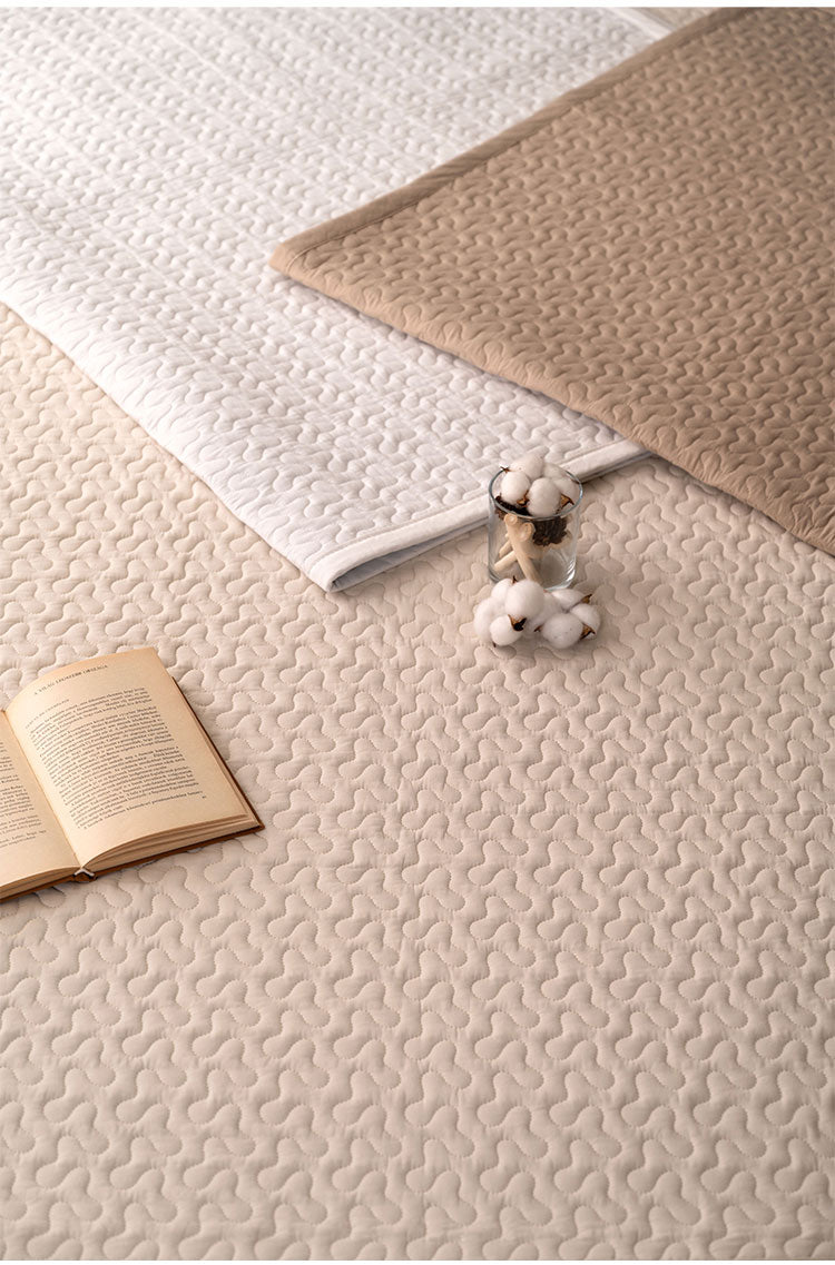 キルト ラグ マット ホワイト 白色 白 イブル コットン 綿 洗える 丸洗い おしゃれ くすみカラー 長方形 四角 韓国インテリア 北欧 北欧風 かわいい 洗濯 洗濯可 190×130 幅190cm キッズ ラグマット(代引不可)