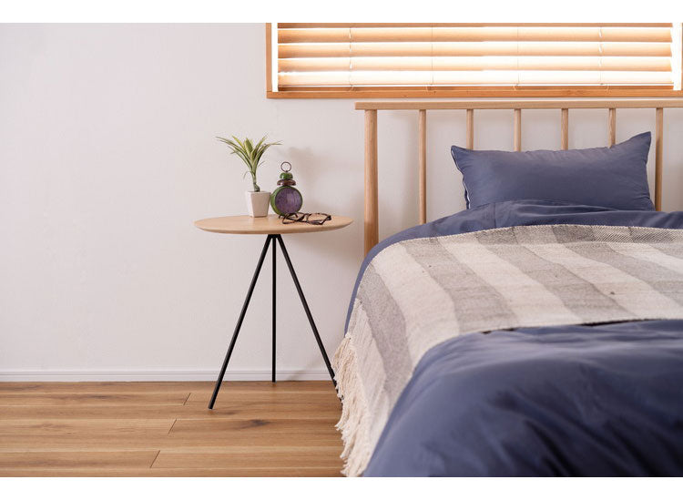 サイドテーブル 幅45cm 高さ51.5cm 三脚 アイアン 木製 天然木 オーク テーブル ナイトテーブル おしゃれ シンプル ナチュラル ブラック ラウンド 丸型 3本脚 モダン(代引不可)