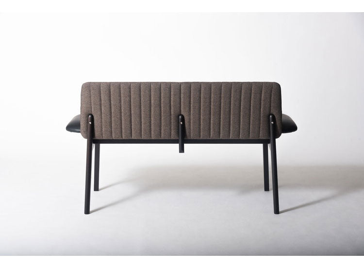 ダイニングベンチ 日本製 天然木 木脚 レザー 高級感 シンプル ベンチ 長椅子 イス おしゃれ ローバック アームレス 肘なし 合皮 レザー モダン 黒 ブラック ブラウン(代引不可)