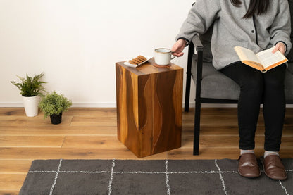 サイドテーブル ウッドスツール 木目調 丸太 天然木 椅子 腰掛け イス 机 スツール 玄関 花台 フラワースタンド プランター台 無垢 台 おしゃれ 角材 アンティーク 自然(代引不可)