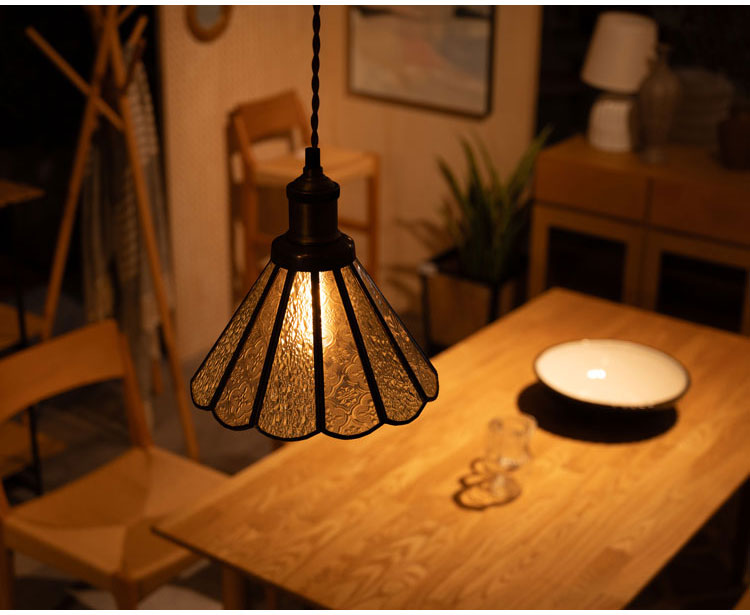 ステンドグラスライト ガラス スチール ペンダントライト 照明 シンプル 一灯 おしゃれ 北欧 かわいい インテリア リビング ダイニング 寝室 吊り下げ シンプル キッチン(代引不可)