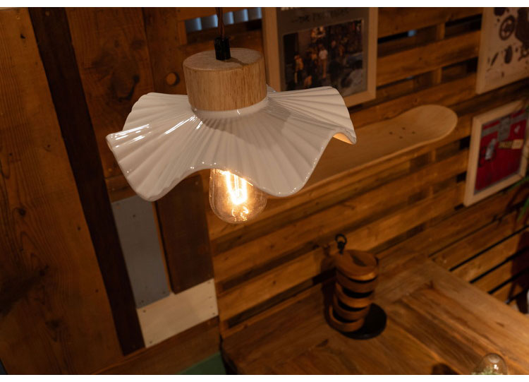 ライト 照明 ライト LED対応 天然木 陶器 吊り下げ式 ペンダントライト リビング キッチン おしゃれ レトロ ダイニング 寝室 カフェ 天井照明 ホワイト 白 シンプル 長さ調節(代引不可)