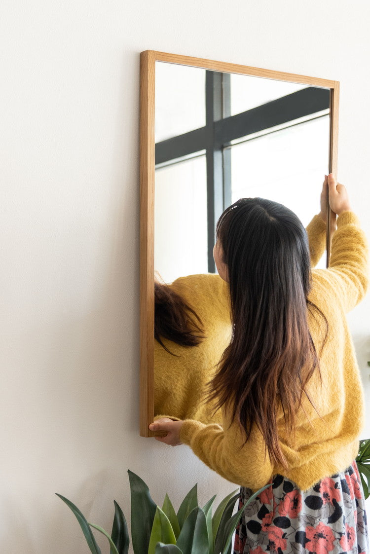 鏡 ミラー スリム ウォールミラー 壁掛けミラー 洗面ミラー おしゃれ オーク オーク無垢材 ナチュラル 北欧 姿見 飛散防止 省スペース 一人暮らし ワンルーム(代引不可)