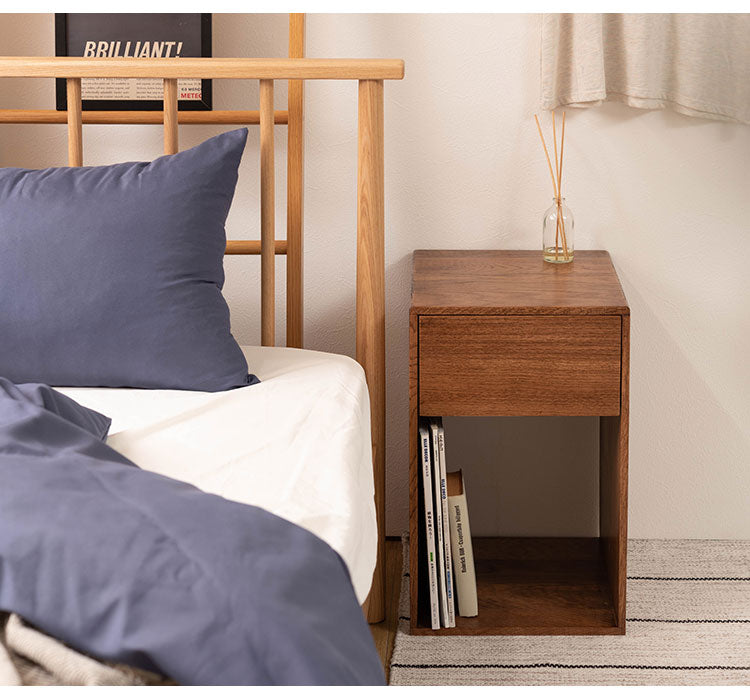 サイドチェスト ベッドサイド ソファサイド チェスト ナイトテーブル 収納 引き出し シンプル 北欧 おしゃれ かわいい ブックスタンド コンパクト 木製 天然木 見せる収納 隠す収納(代引不可)