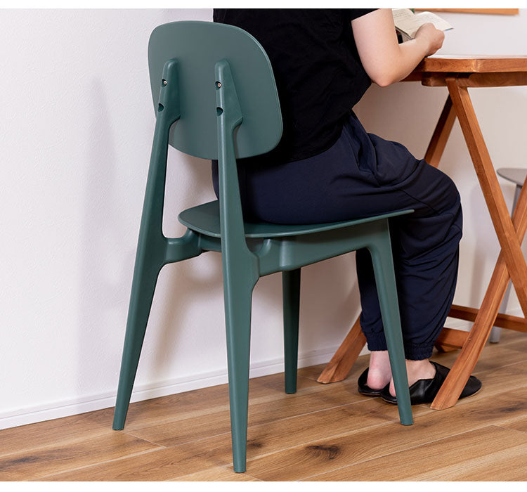 チェア スタッキング可能 軽量 ダイニングチェア 椅子 ダイニング リビング 食卓 曲線 個性的 おしゃれ 北欧 カフェ ポリプロピレン 持ち運び 収納 お手入れ簡単(代引不可)