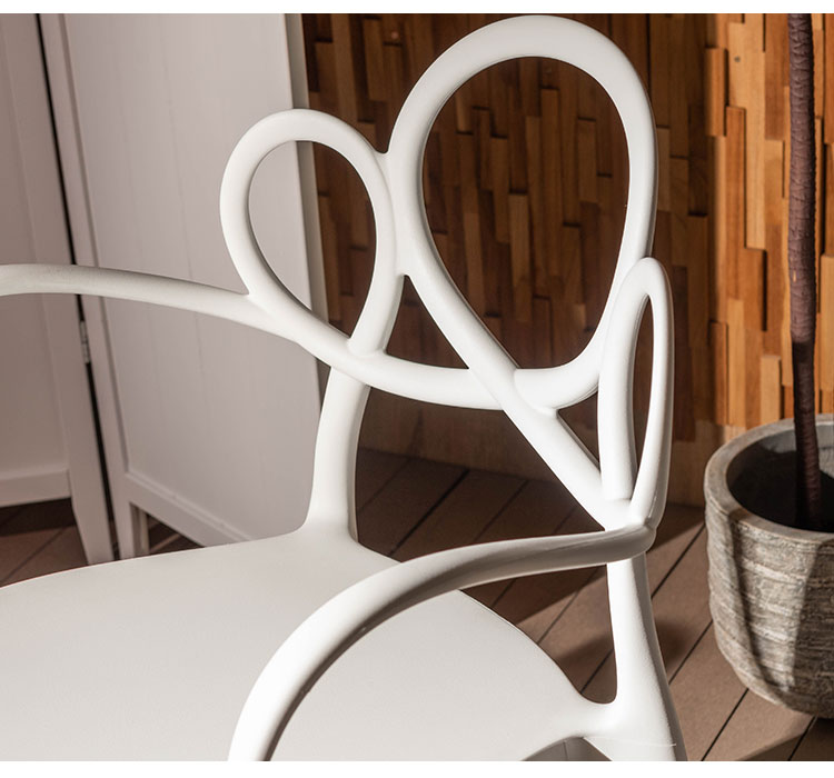 チェア 軽量 肘置き 肘あり ダイニングチェア 椅子 ダイニング リビング 食卓 曲線 個性的 おしゃれ 北欧 肘付き カフェ ポリプロピレン 持ち運び スタッキング可能 収納 お手入れ簡単(代引不可)