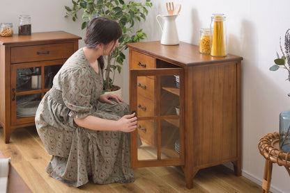 キャビネット ミンディ材 天然木 アンティーク スリム 省スペース 小さめ 黒アイアン ブラウン 収納 扉付き 棚付き 引き出し付き ガラス扉 おしゃれ 模様替え(代引不可)