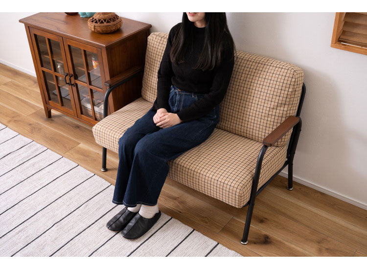ソファ 2人掛け チェック柄 2人用 スチール パイプチェア おしゃれ 黒 ブラック 木肘 アーム付き 肘付き 肘掛け付き コンパクト レトロ 北欧 新生活(代引不可)