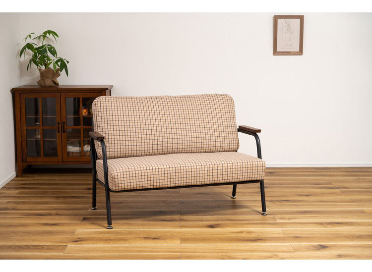 ソファ 2人掛け チェック柄 2人用 スチール パイプチェア おしゃれ 黒 ブラック 木肘 アーム付き 肘付き 肘掛け付き コンパクト レトロ 北欧 新生活(代引不可)