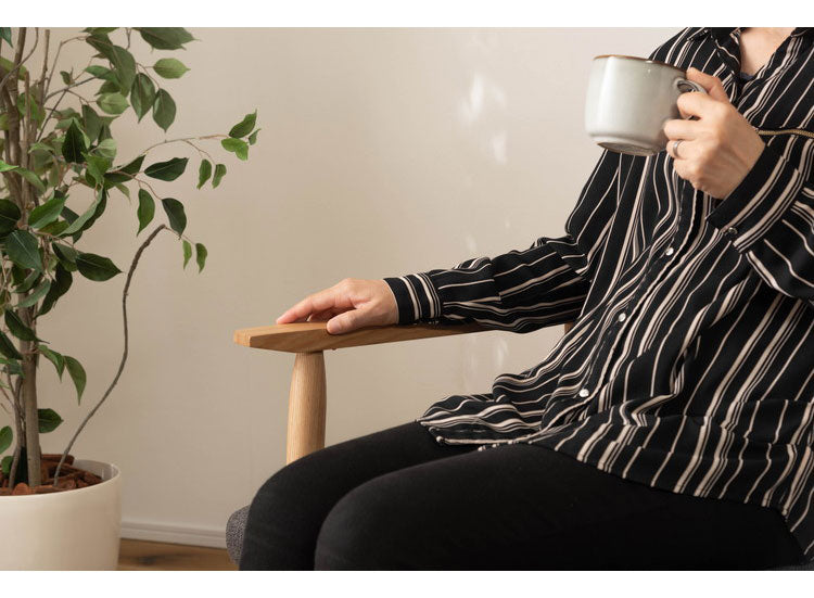 ダイニングソファ 2人掛け 幅117cm ダイニング ベンチ 背もたれ 肘置き 椅子 イス おしゃれ 肘掛け付き アーム付き 固定脚 木製 天然木 北欧 ナチュラル ベージュ(代引不可)