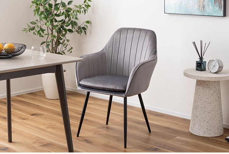 ダイニングチェア おしゃれ チェアー 椅子 イス スチール 脚 フレーム 黒 ブラック 布 ベロア アームチェア 肘あり 肘掛けあり 固定脚 食卓 可愛い 高級感 アンティーク シンプル エレガント(代引不可)