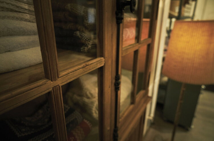 ストレージ ディオン カップボード ストレージ おしゃれ 家具 インテリア 天然木 杉古材 ガラス ラッカー塗装 スチール 粉体塗装 シンプル 新生活(代引不可)