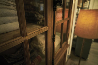 ストレージ ディオン カップボード ストレージ おしゃれ 家具 インテリア 天然木 杉古材 ガラス ラッカー塗装 スチール 粉体塗装 シンプル 新生活(代引不可)