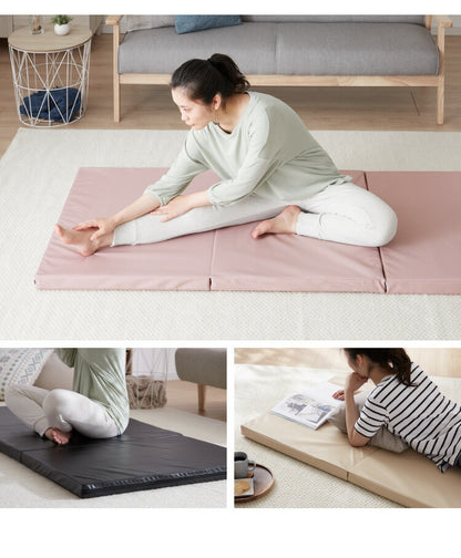 ストレッチマット 厚手 折りたたみ コンパクト 三つ折り 幅広 幅60cm 50mm 厚手 滑り止め PUレザー 持ち手付き 体操 トレーニング 筋トレ エクササイズ リングフィット ヨガマット スポーツマット プレイマット 防音 家庭用