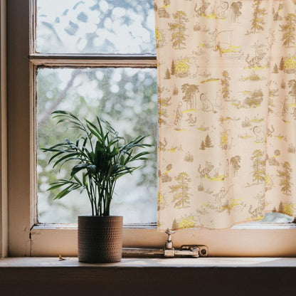 プーさん カフェカーテン 3サイズ 小窓 小さいカーテン 遮熱 断熱 保温 クラシックプー キャラクター 正規ライセンス品 公式 くまのプーさん プー キッチン 洗濯可 出窓 小窓用 目隠し 小さい窓(代引不可)