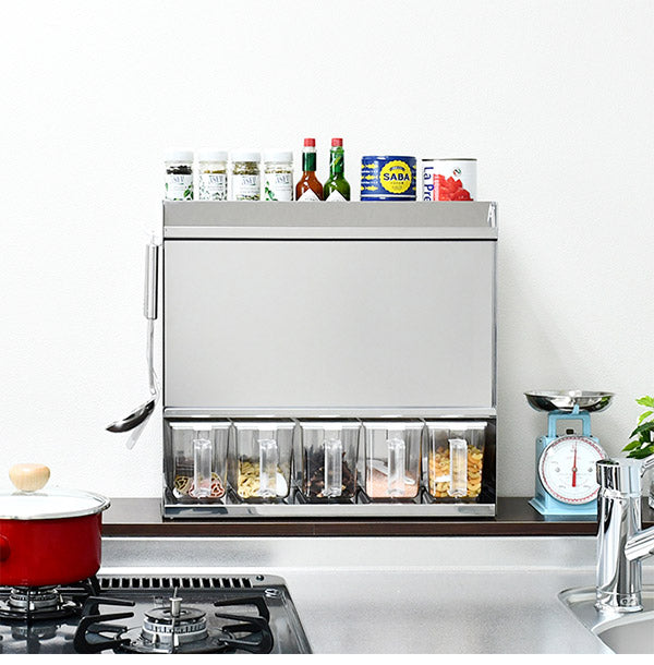 日本製 燕三条 フラップ扉のステンレススパイスラック ポット5 調味料ラック 扉付き 調味料ストッカー スパイスラック 調味料ポット付き 省スペース キッチン収納 おしゃれ(代引不可)