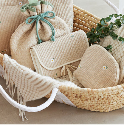 D BY DADWAY ヌビ おむつ替えシート 肌ざわり 柔らかい 汚れにくい 拭き取りやすい 収納ポケット おしりふき収納 折りたたみ おむつシート 持ち運び 出産祝い