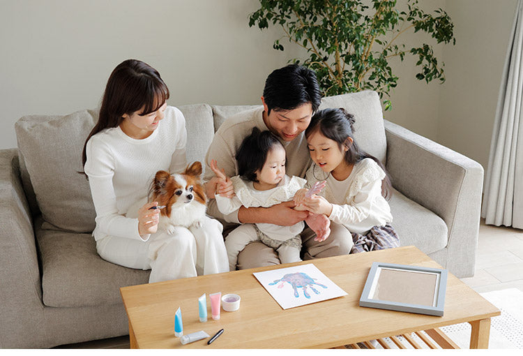 pearhead ファミリーハンドプリント・フレーム オリジナルアート 手形 足形 記念日 絵具 写真立て ファミリー メモリアル 出産 記念 出産祝い ギフト メモリアルグッズ フォトフレーム