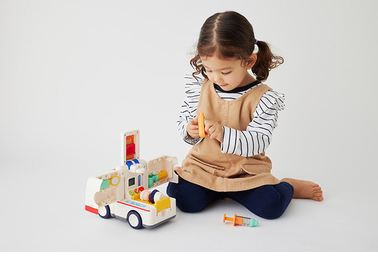 Hola Toys オラトイズ 音がいっぱい!自分で走るきゅうきゅうしゃ ごっこ遊び おもちゃ 救急車ごっこ 車 知育玩具 仕掛けおもちゃ 救急車 救急隊員 音遊び 誕生日プレゼント ギフト