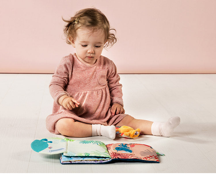 Lilliputiens 布絵本 ブック 知育玩具 おもちゃ 誕生日プレゼント 出産祝い 絵本 えほん バースデー ベビー 絵本おもちゃ 知育 玩具 かわいい 室内