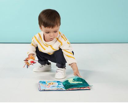 Lilliputiens 布絵本 ブック 知育玩具 おもちゃ 誕生日プレゼント 出産祝い 絵本 えほん バースデー ベビー 絵本おもちゃ 知育 玩具 かわいい 室内