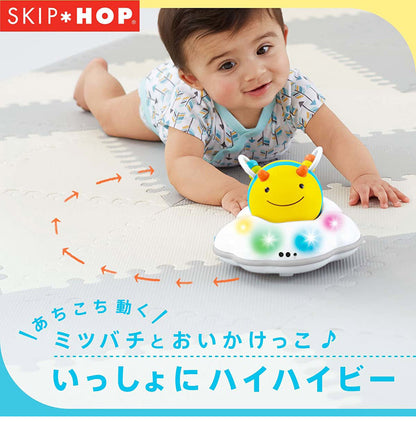 SKIP HOP いっしょにハイハイビー スキップホップ ミツバチ 音遊び ラトル おいかけっこ 運動 おうち時間 メロディ カラフル ピカピカライト ビーズ 遊び方たくさん