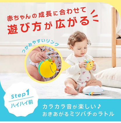 SKIP HOP いっしょにハイハイビー スキップホップ ミツバチ 音遊び ラトル おいかけっこ 運動 おうち時間 メロディ カラフル ピカピカライト ビーズ 遊び方たくさん